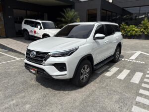 TOYOTA FORTUNER SR 2.4 DIESEL 2024