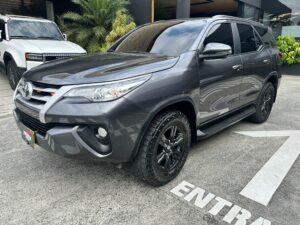 TOYOTA FORTUNER SR  2.4 DIESEL 2020