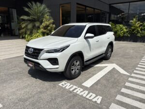 TOYOTA FORTUNER SR 2.4 DIESEL 2023