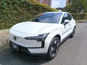 VOLVO EX30 ELECTRICO 2025