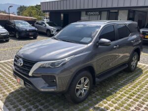 TOYOTA FORTUNER SR 4X2 DIESEL 2.4L