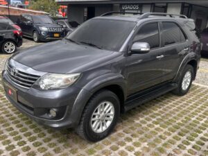 TOYOTA FORTUNER SR5 2.7 GSL AT 4X2 7PSJ 5P