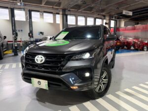 TOYOTA FORTUNER SR 2.8 DSL 4X4 AUTO 2022 68.791 GRIS METALICO