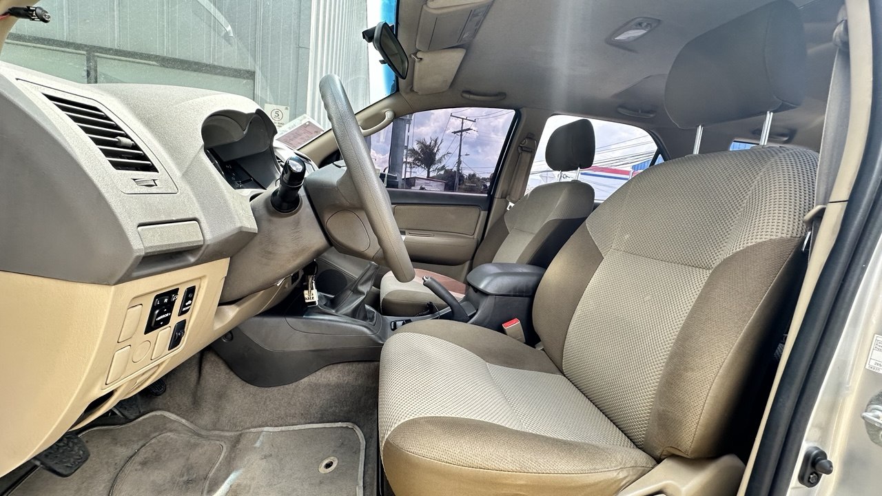 TOYOTA FORTUNER SR5 2.7L GSL 4X2 5P 7PSJ MECANICO 2014