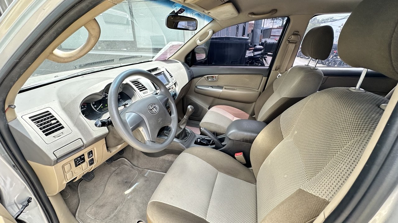 TOYOTA FORTUNER SR5 2.7L GSL 4X2 5P 7PSJ MECANICO 2014