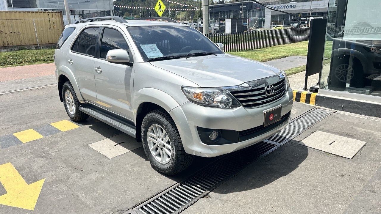 TOYOTA FORTUNER SR5 2.7L GSL 4X2 5P 7PSJ MECANICO 2014