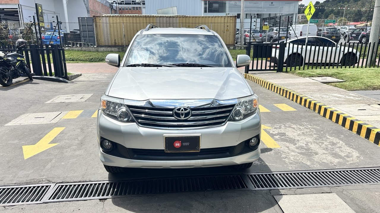 TOYOTA FORTUNER SR5 2.7L GSL 4X2 5P 7PSJ MECANICO 2014