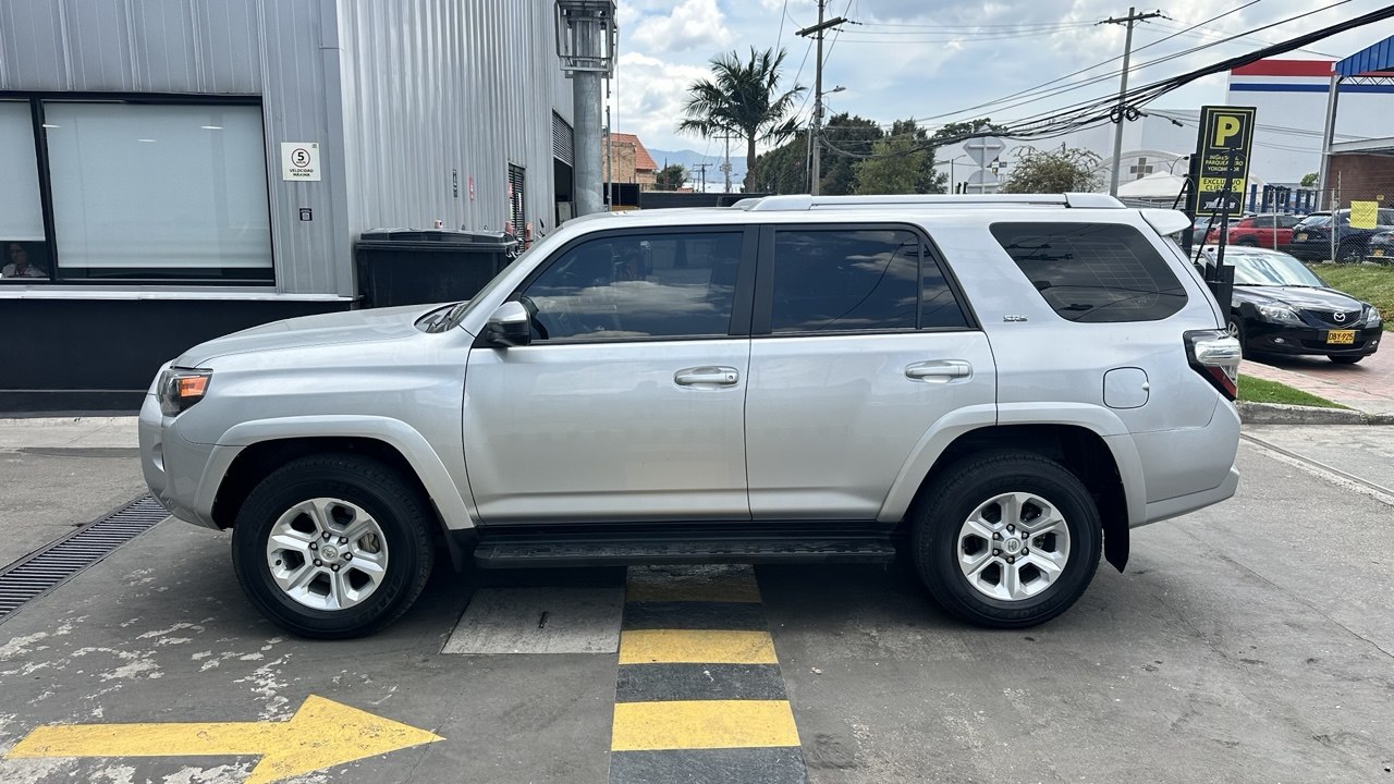 TOYOTA 4 RUNNER 4.0 SR5 GSL 4X4 5P 7PSJ 2021