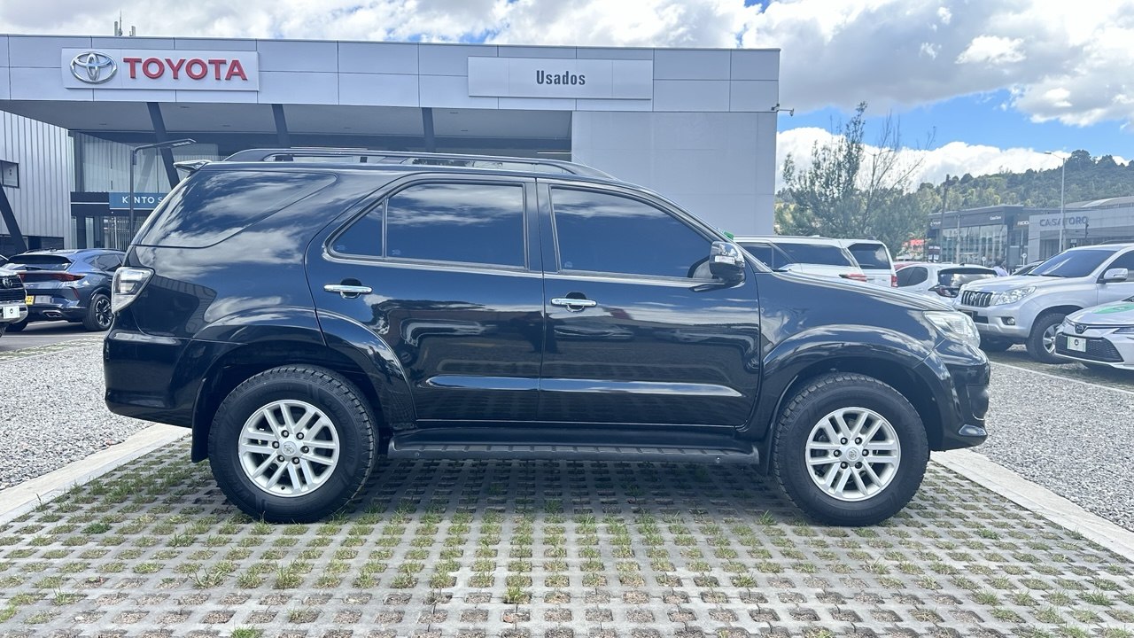 TOYOTA FORTUNER SR5 STREET 2.7L GSL 4X2 5P 7PSJ 2012