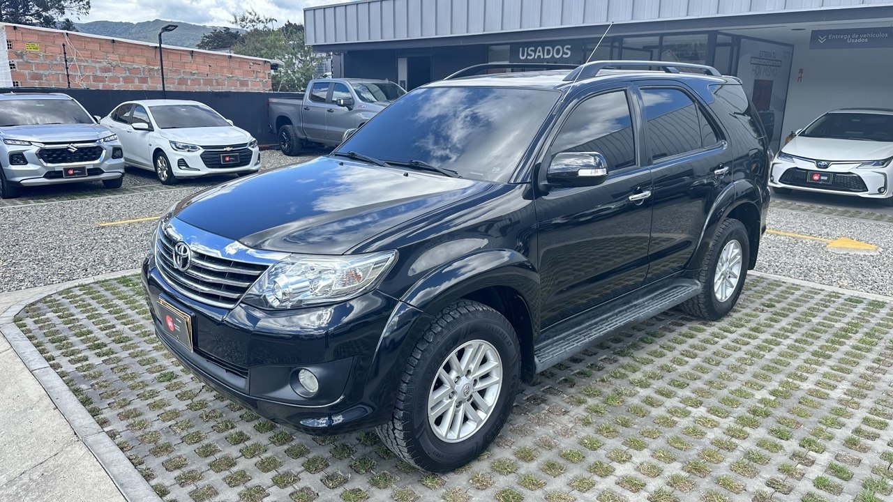 TOYOTA FORTUNER SR5 STREET 2.7L GSL 4X2 5P 7PSJ 2012