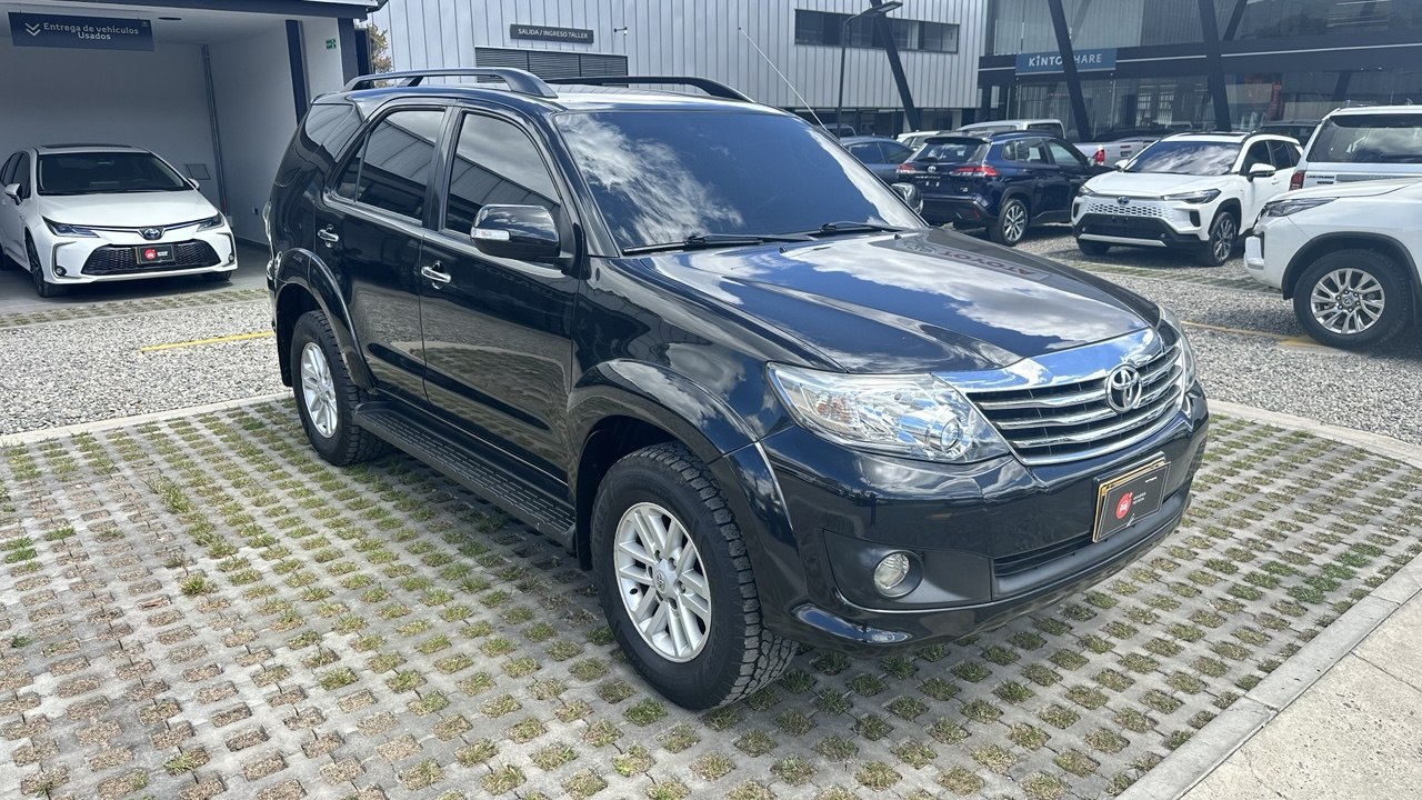 TOYOTA FORTUNER SR5 STREET 2.7L GSL 4X2 5P 7PSJ 2012