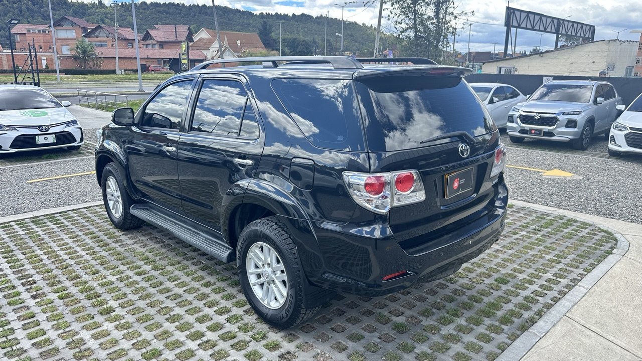 TOYOTA FORTUNER SR5 STREET 2.7L GSL 4X2 5P 7PSJ 2012