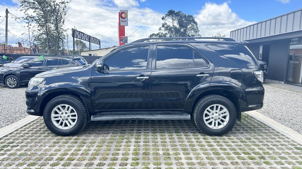 TOYOTA FORTUNER SR5 STREET 2.7L GSL 4X2 5P 7PSJ 2012